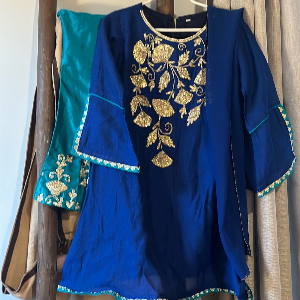 Girls Pakistani Salwar Kameez